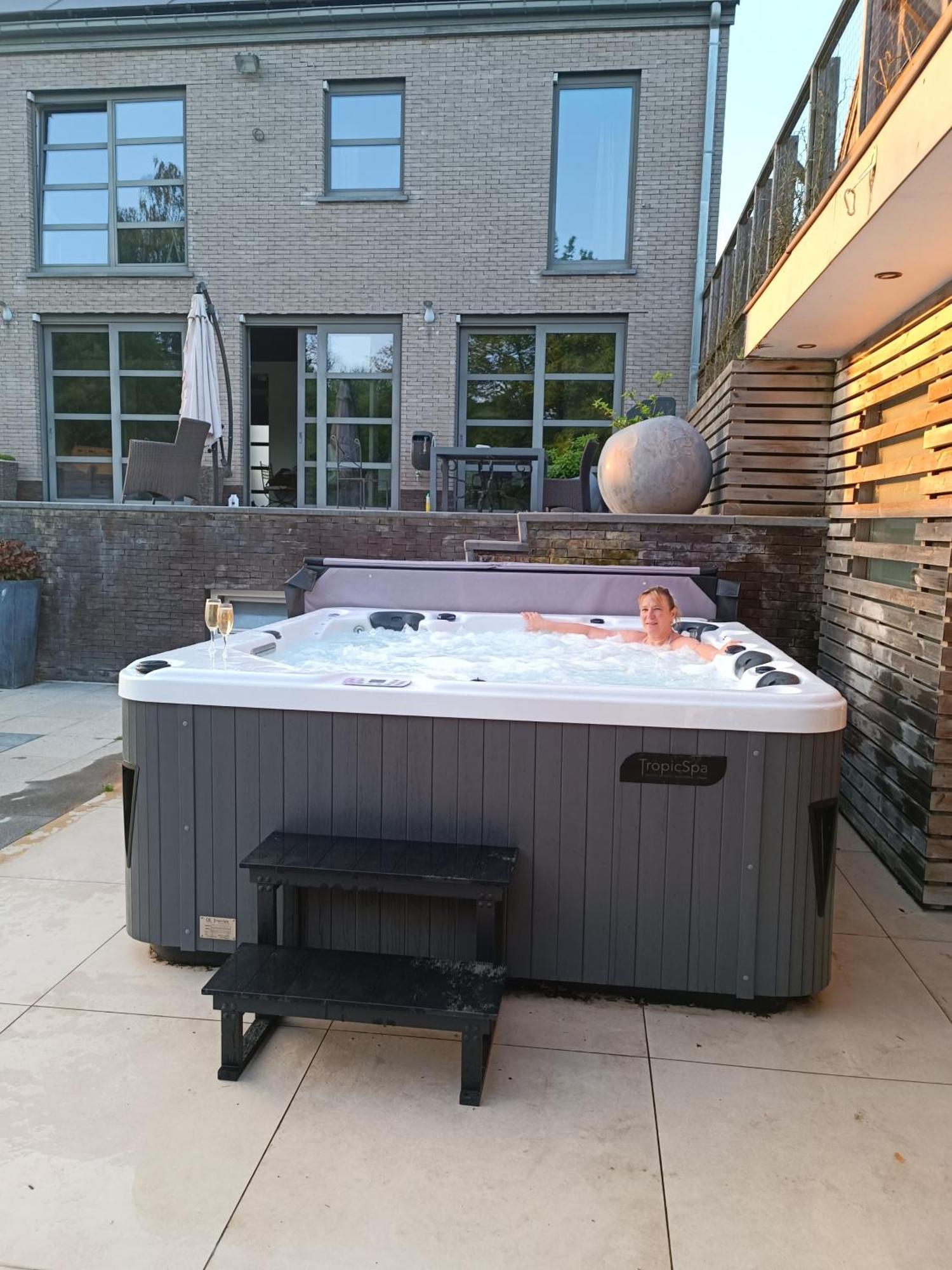 Appartement 5 Personnes Avec Acces Piscine Et Jacuzzi Villers-la-Ville Buitenkant foto